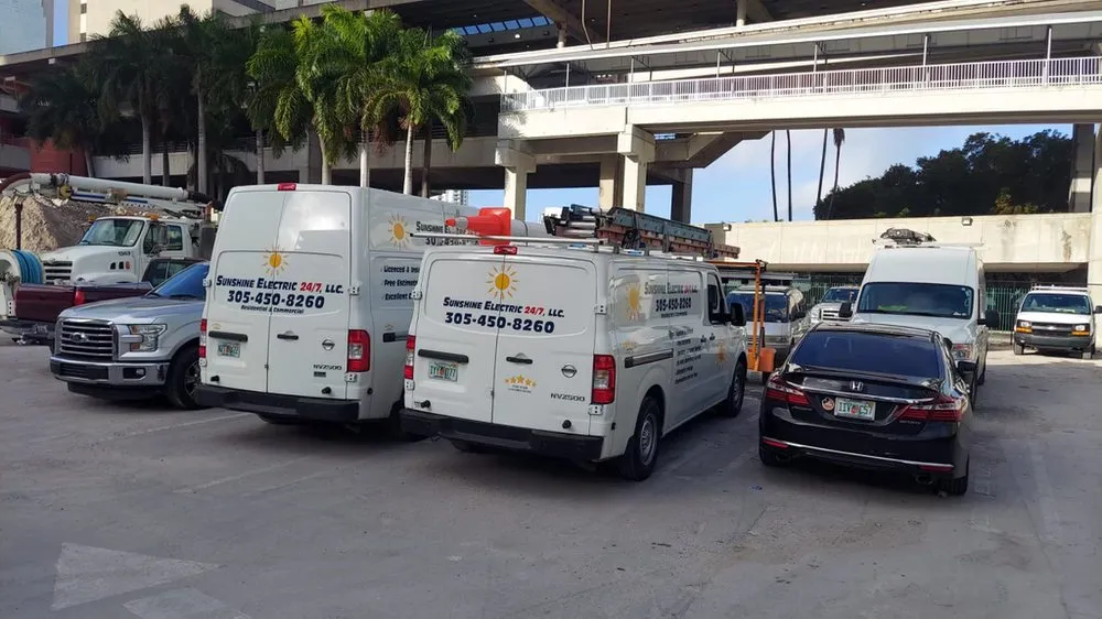 Emergency electrician providing electrical repair in , 