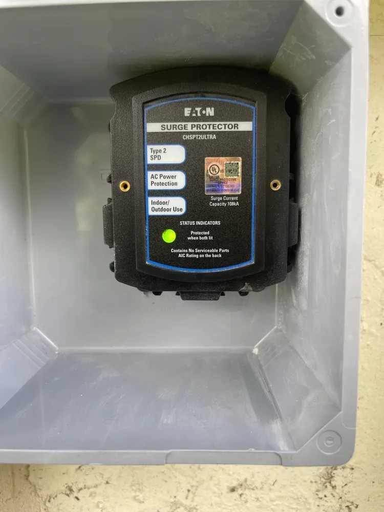 Licensed electrician providing circuit breaker repair in Loxahatchee, FL - Sunshine Electric