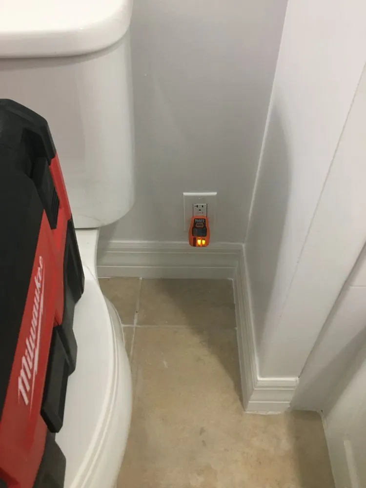 Certified electrician providing emergency electrical service in Loxahatchee, FL - Sunshine Electric
