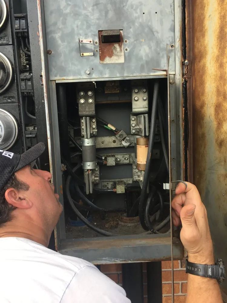 Licensed outlet and switch repair experts serving , - Super Fast Electric