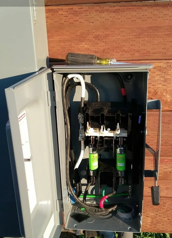 Expert electrical service for homes in emergency electrical service,  by 