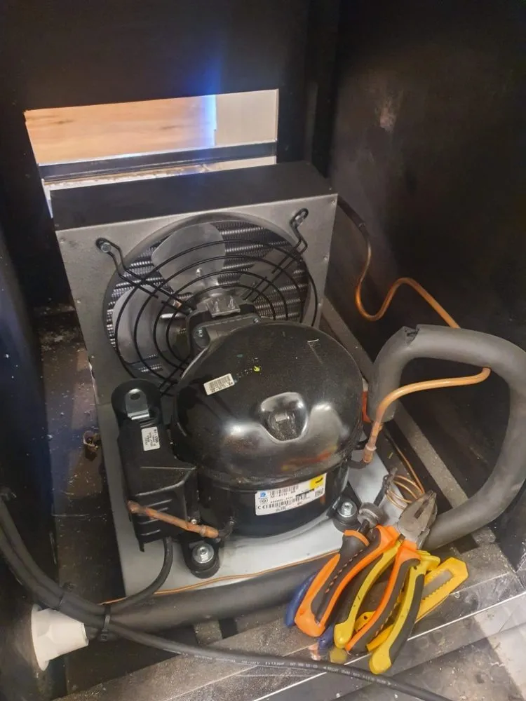 Professional electrician providing electrical repair in ,