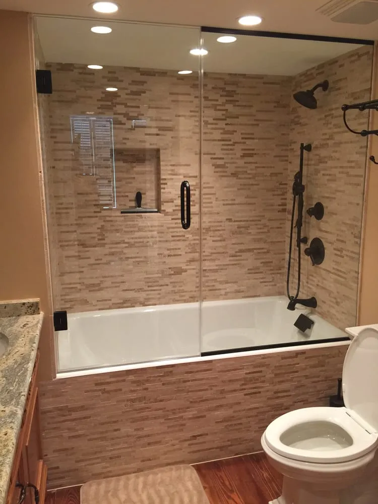 Certified electrician providing circuit breaker repair in , 