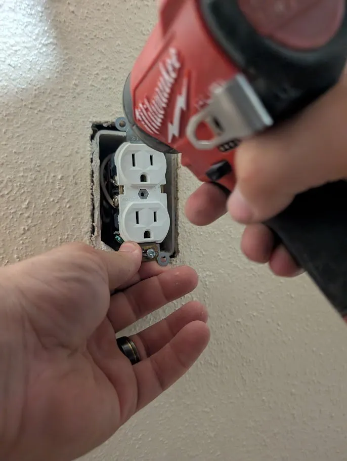 Slide of Supersun Electrical Services