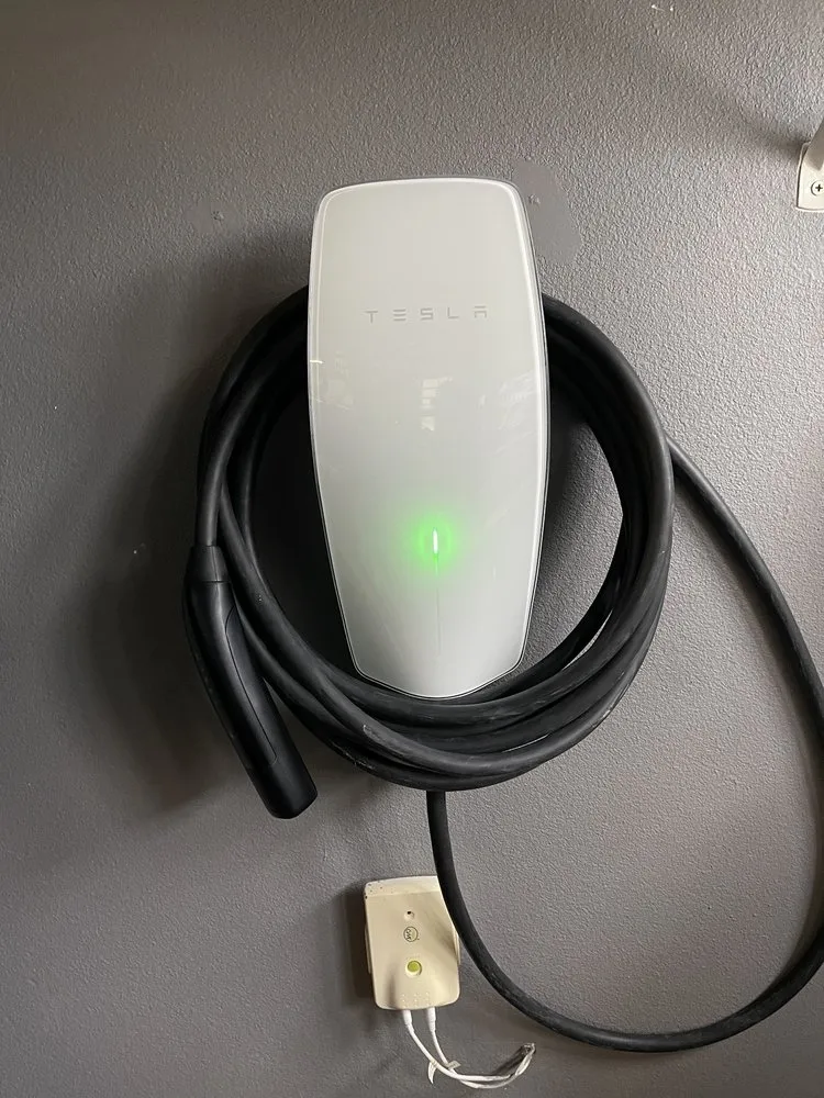 Slide of Supreme Electrical Construction