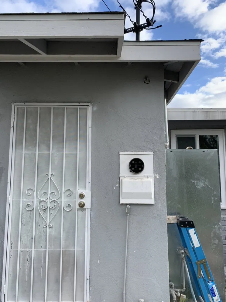 Slide of Supreme Electrical Services