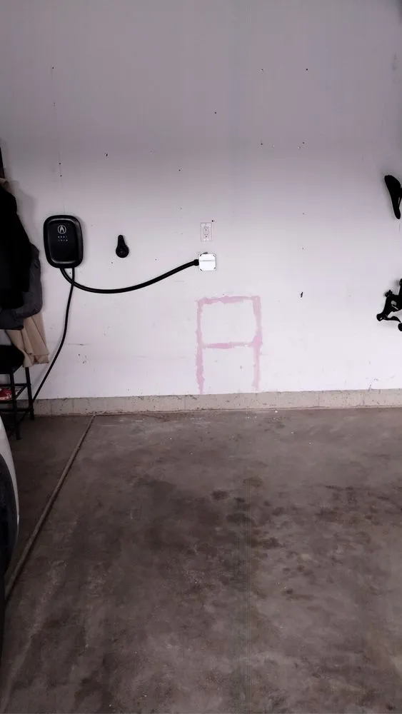 Licensed electrician providing outlet and switch repair in , 