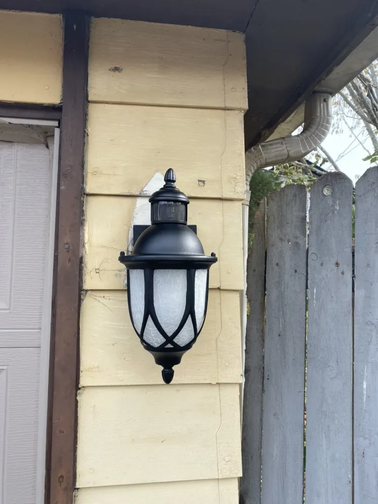 Reliable electrician providing emergency electrical service in , 