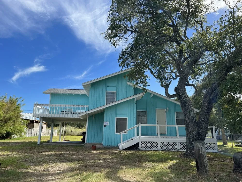 Licensed electrician providing electrical repair in ,