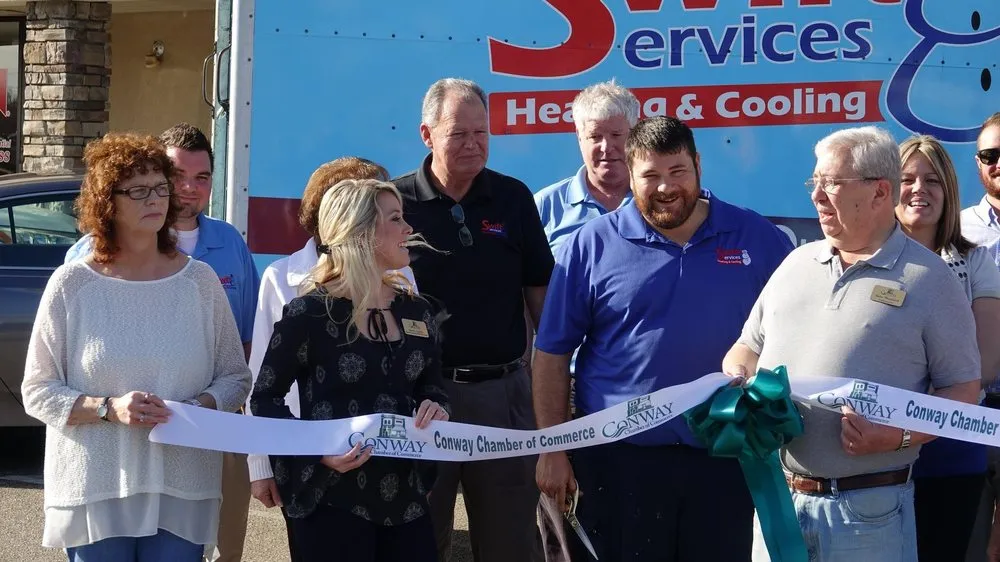 Licensed electrician providing circuit breaker repair in , 