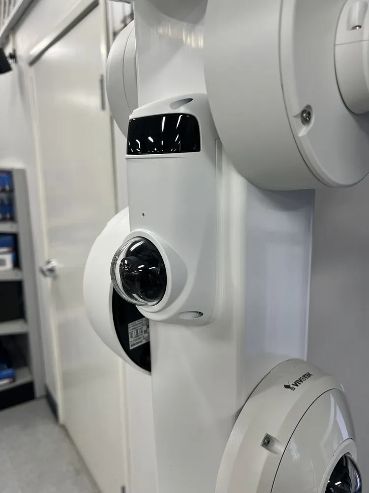 Trusted outlet and switch repair service in Valley Village, CA - Synergy Trade and Services