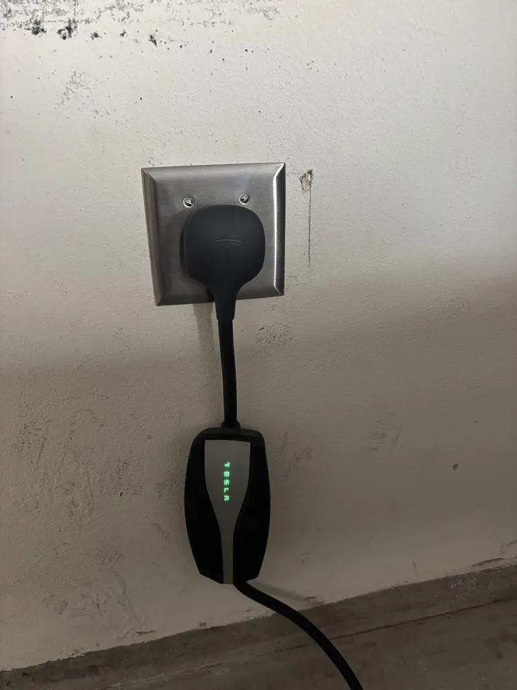 Slide of T & J Electric Services