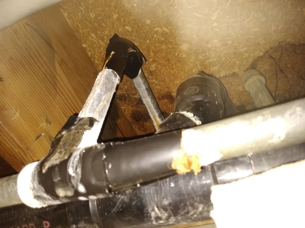 Licensed electrician providing circuit breaker repair in , 