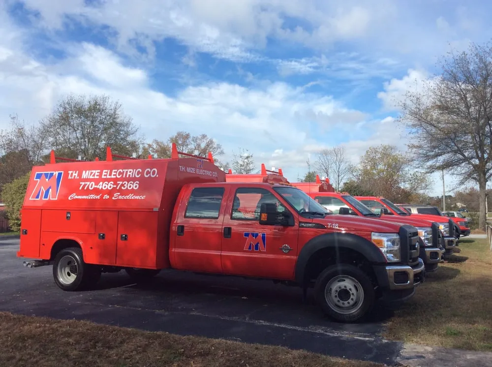 Licensed electrician providing circuit breaker repair in , 