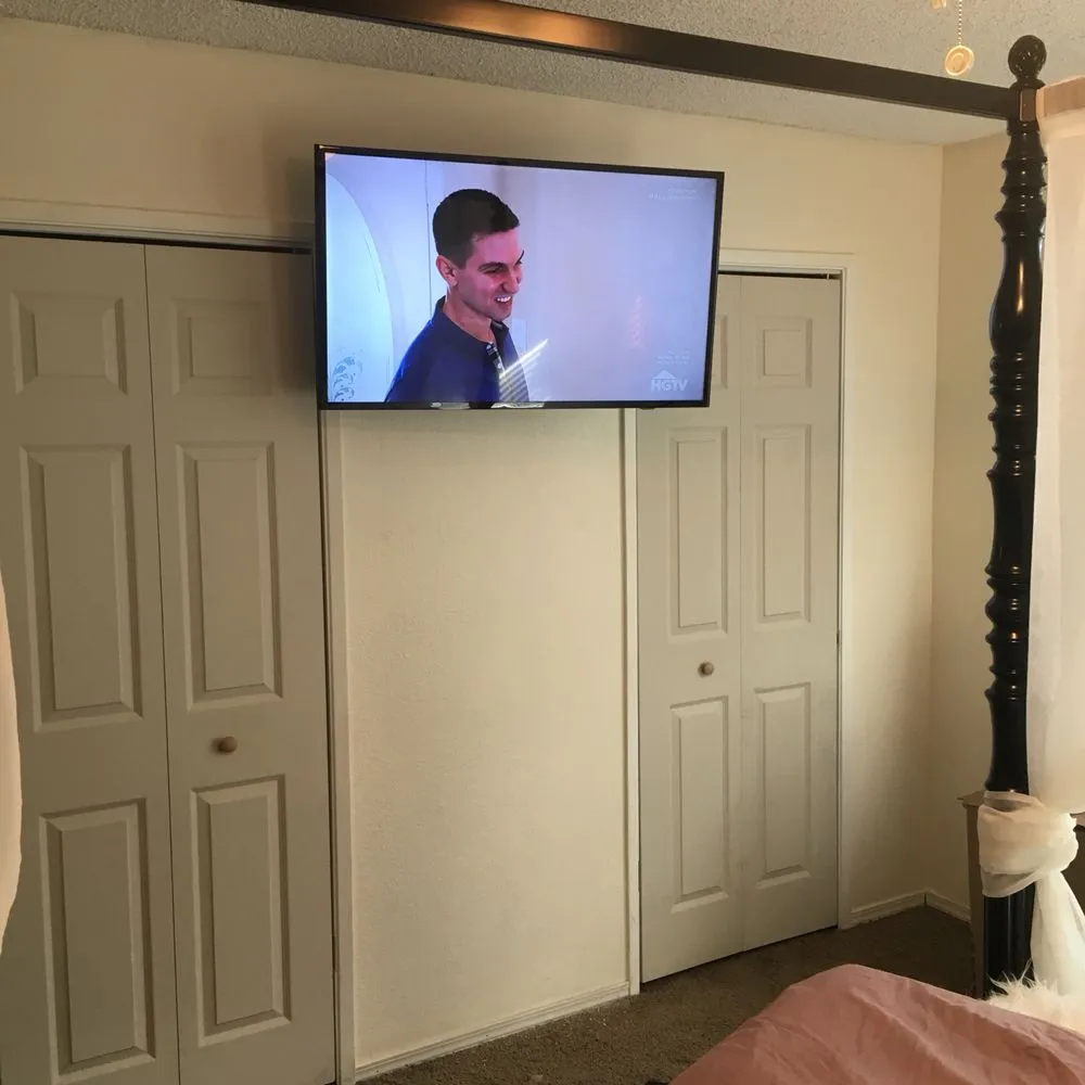 Licensed electrician providing emergency electrical service in ,