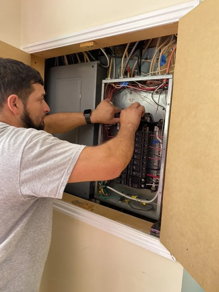 Emergency electrical repair in Lake Hopatcong, NJ by T J Electric