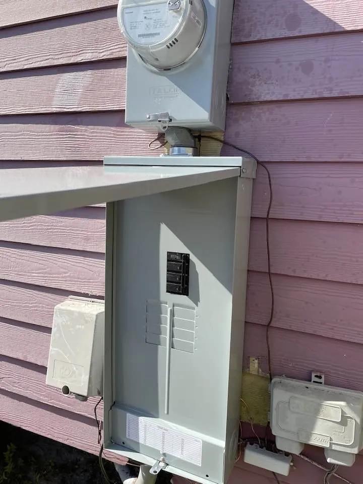 Emergency electrician providing wiring installation in , 