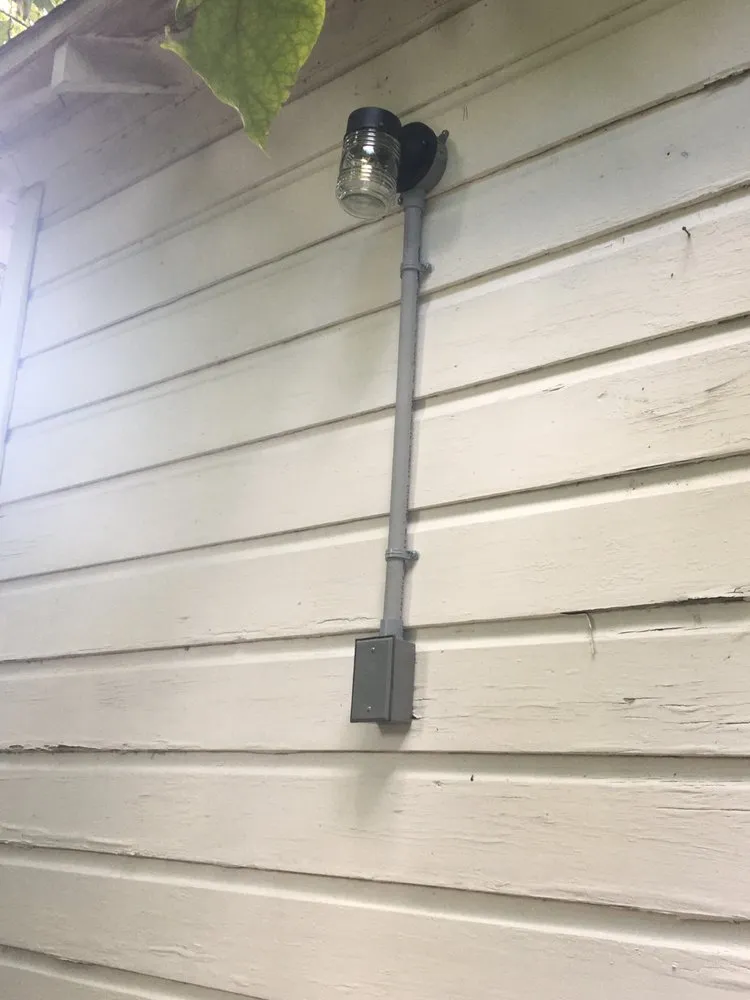 Slide of Tae The Electrician