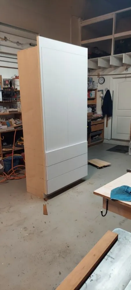 Certified electrician providing lighting installation in , 