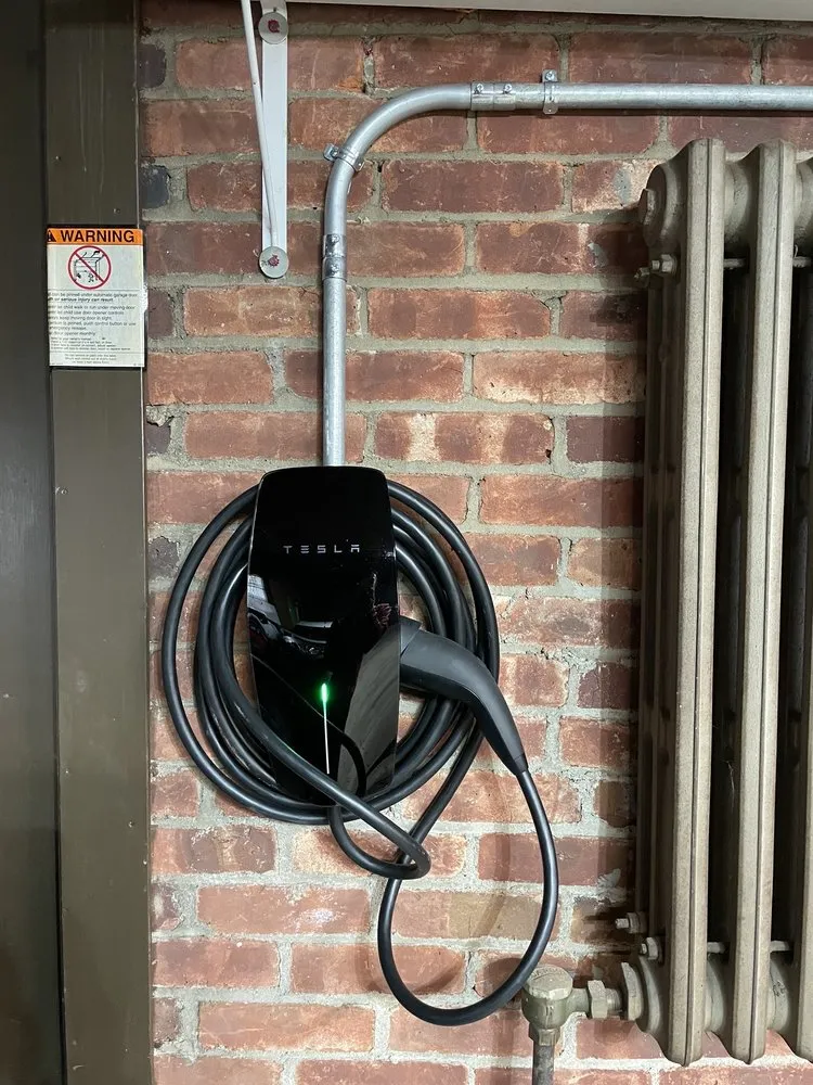 Emergency outlet and switch repair service in Elmont, NY - Taka Electric