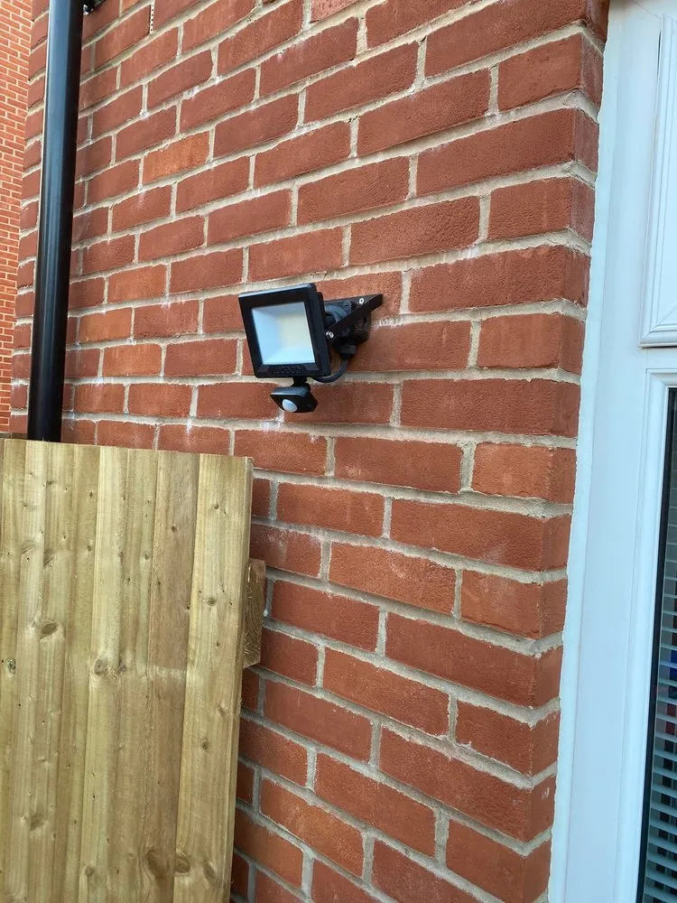 Slide of Takeover Emergency Electrician