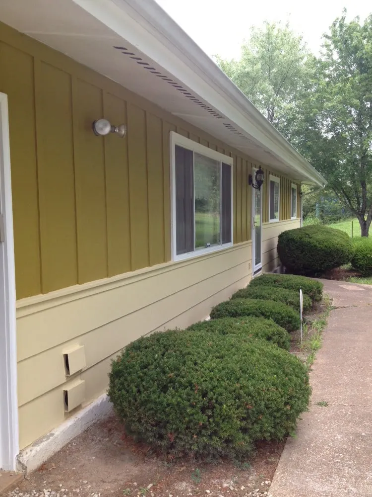 Professional electrician providing circuit breaker repair in , 