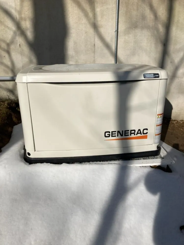 Professional electrician providing electrical repair in , 