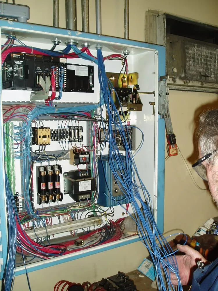 Trusted circuit breaker repair service in ,  - Tangerine Electric