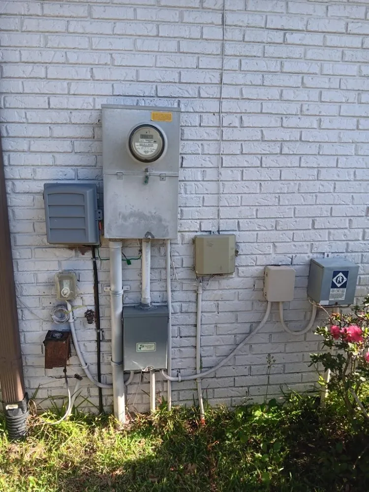 Emergency circuit breaker repair service in ,  - Tap In Electric