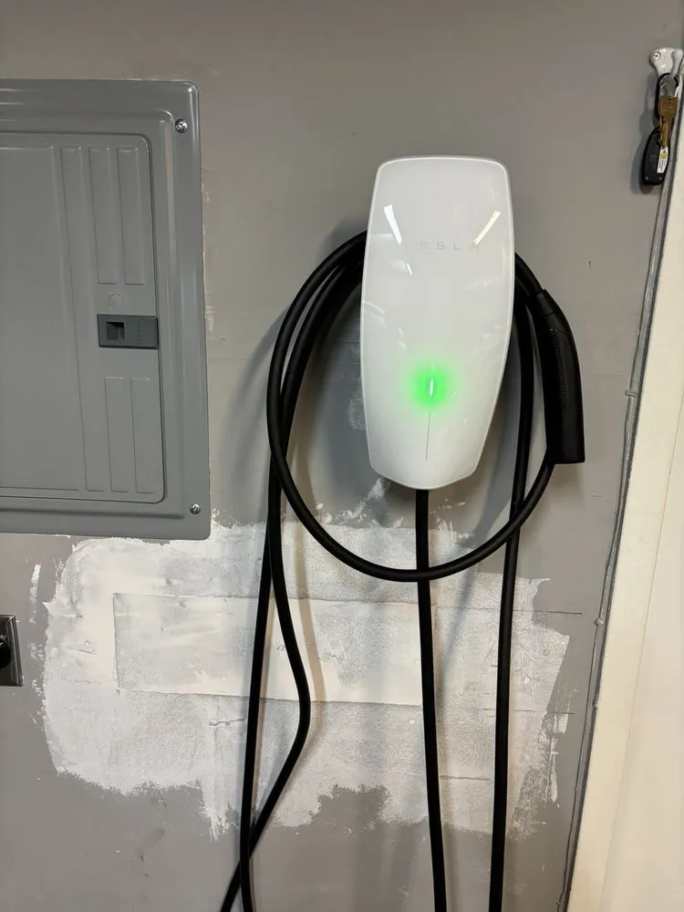 Slide of Tavan electrician