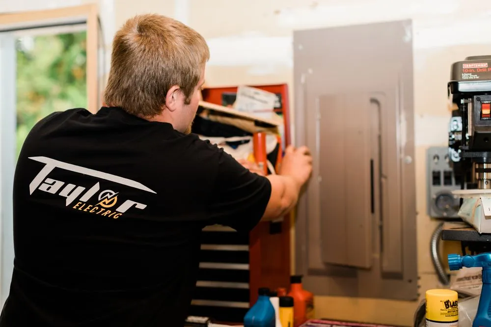 Certified electrician providing lighting installation in , 