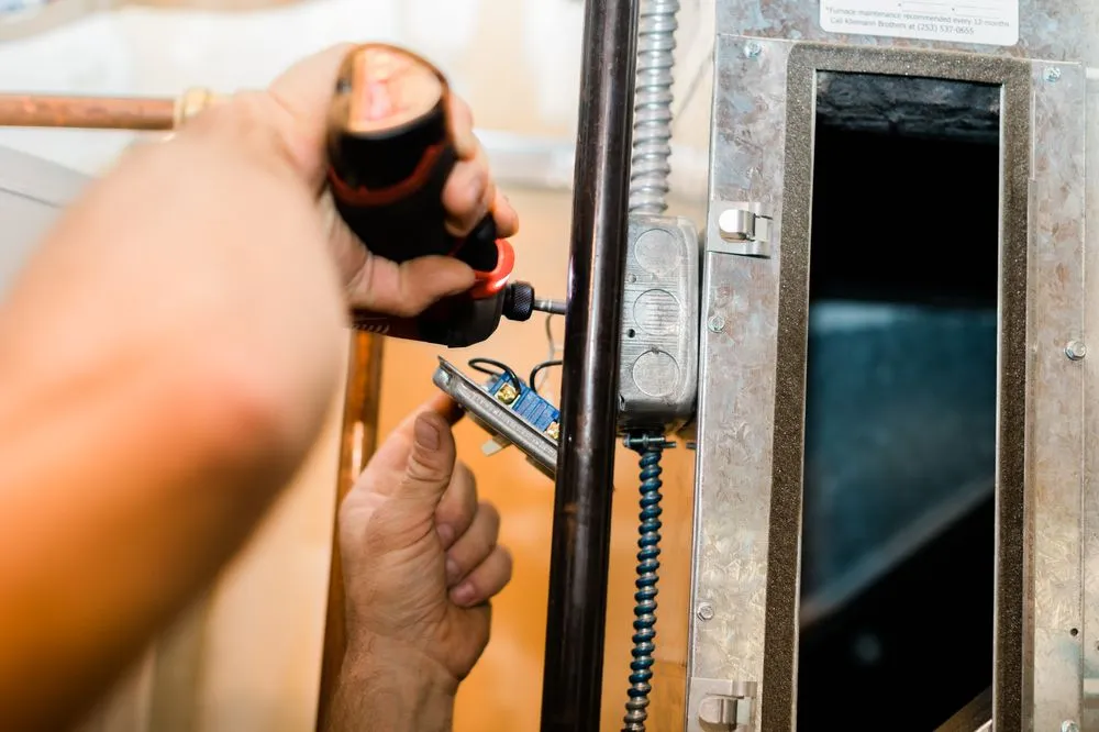 Emergency electrical service for homes in circuit breaker repair,  by 