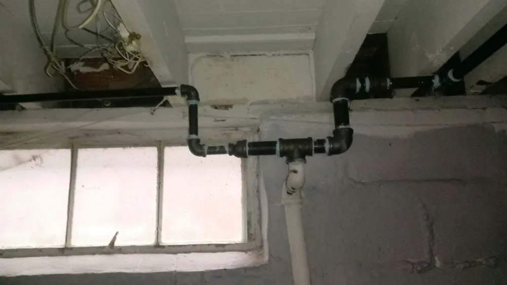 Emergency electrician providing electrical repair in , 