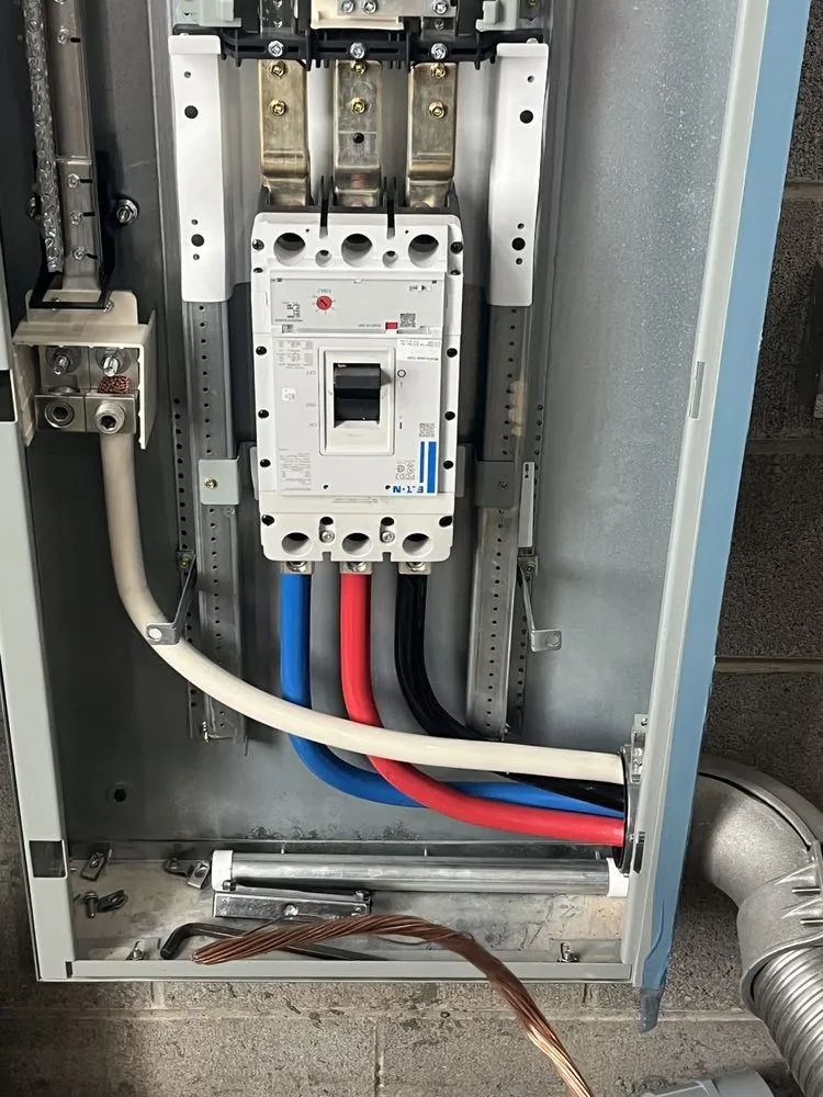 Reliable electrician providing emergency electrical service in Lexington-Fayette, KY - Tcb Electric