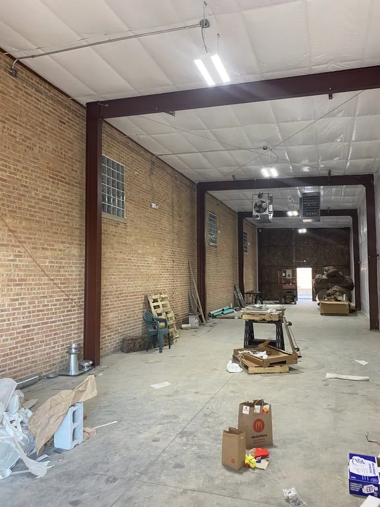 Expert electrician providing electrical repair in , 