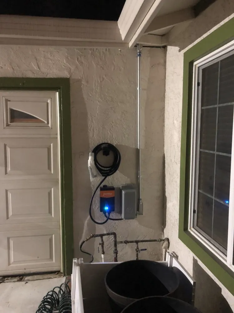 Licensed electrician providing wiring installation in , 