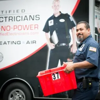 Emergency electrician providing electrical repair in , 