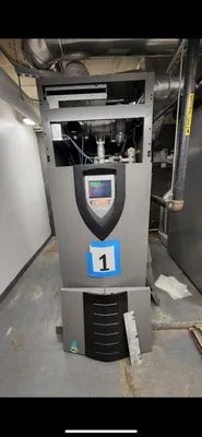 Team management contracting services Logo