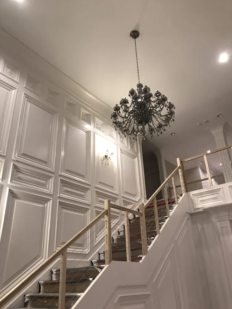 Certified electrician providing circuit breaker repair in , 