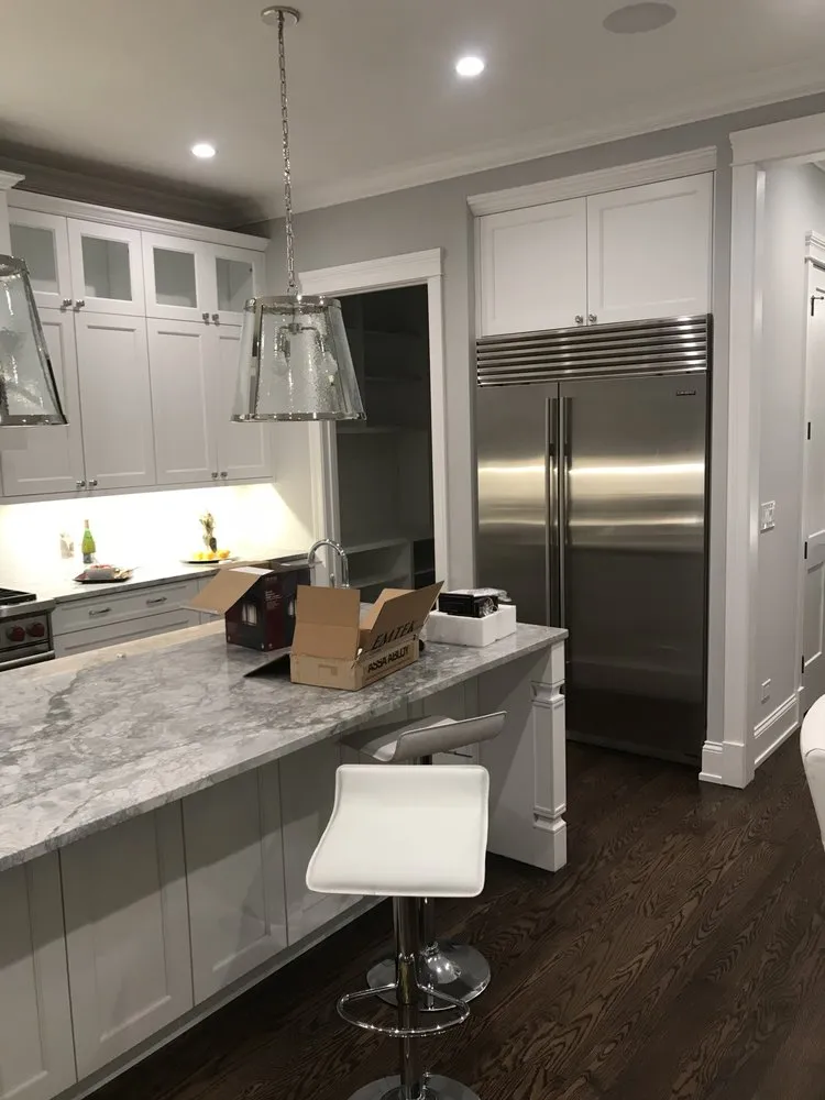 Emergency electrician providing lighting installation in , 