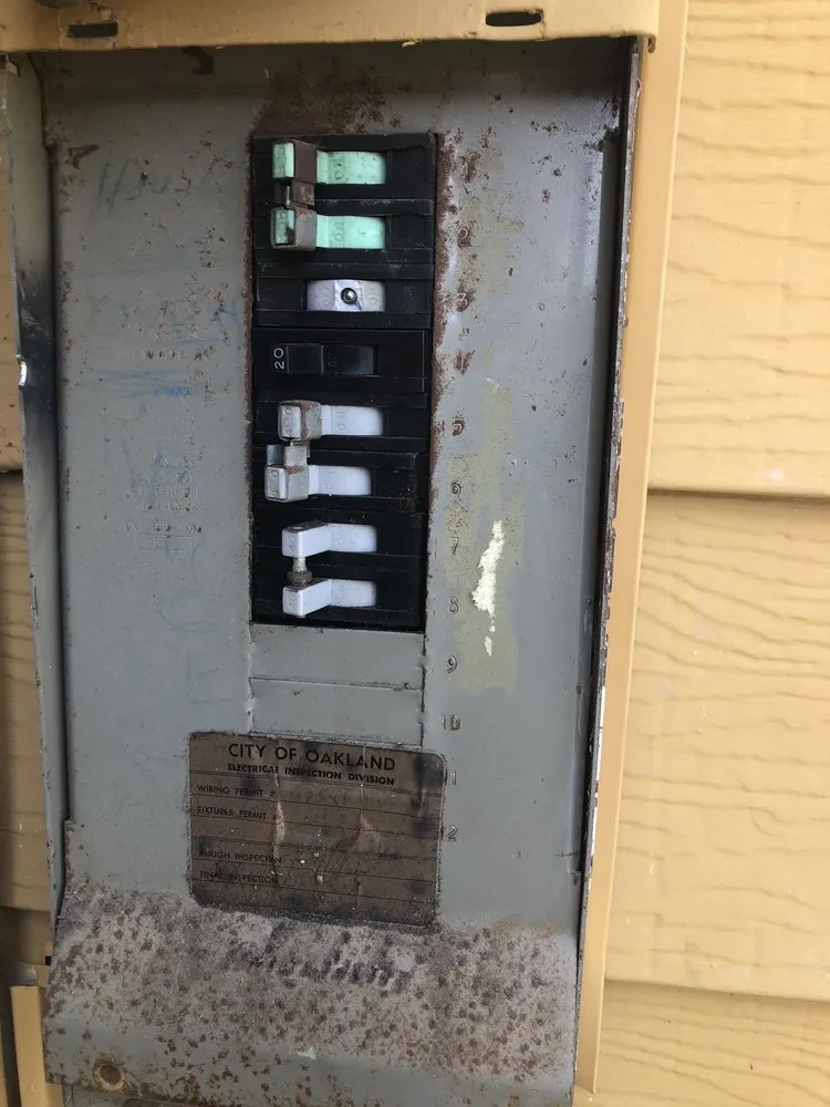 Slide of TEK Electrical