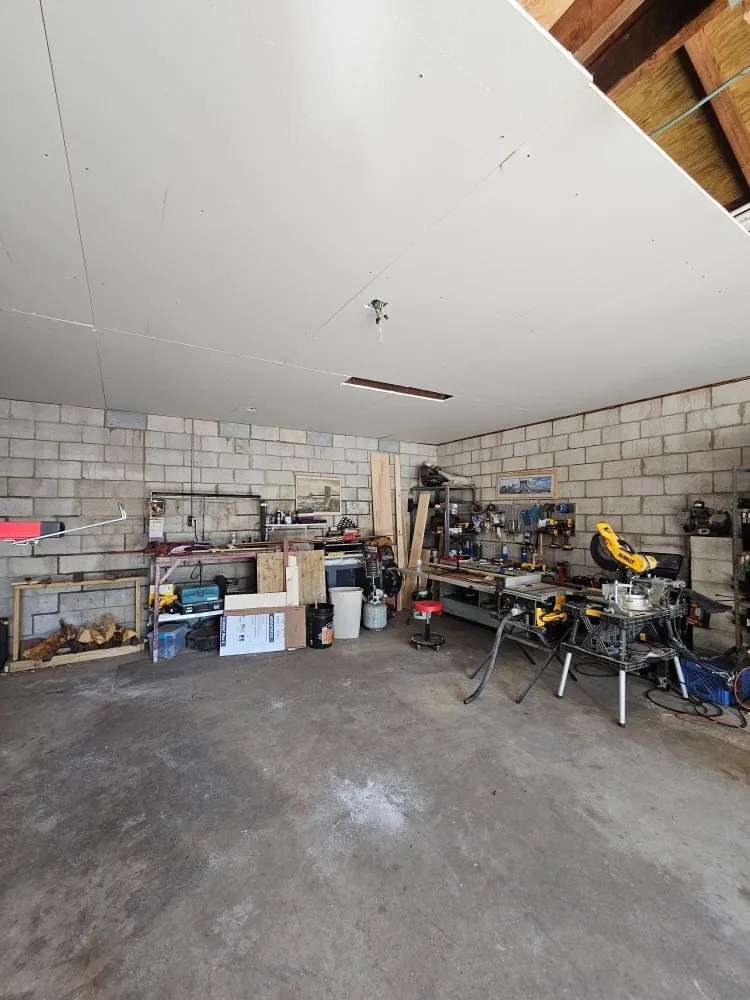 Trusted electrician providing circuit breaker repair in , 