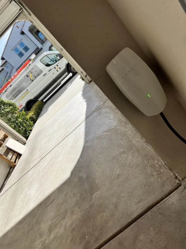 Slide of Tempo Electric