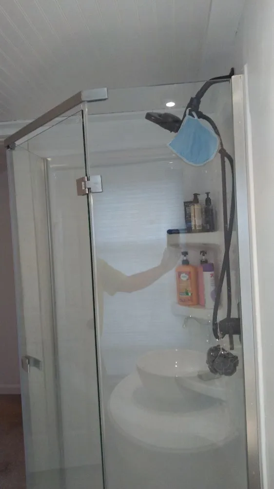 Emergency electrician providing circuit breaker repair in ,