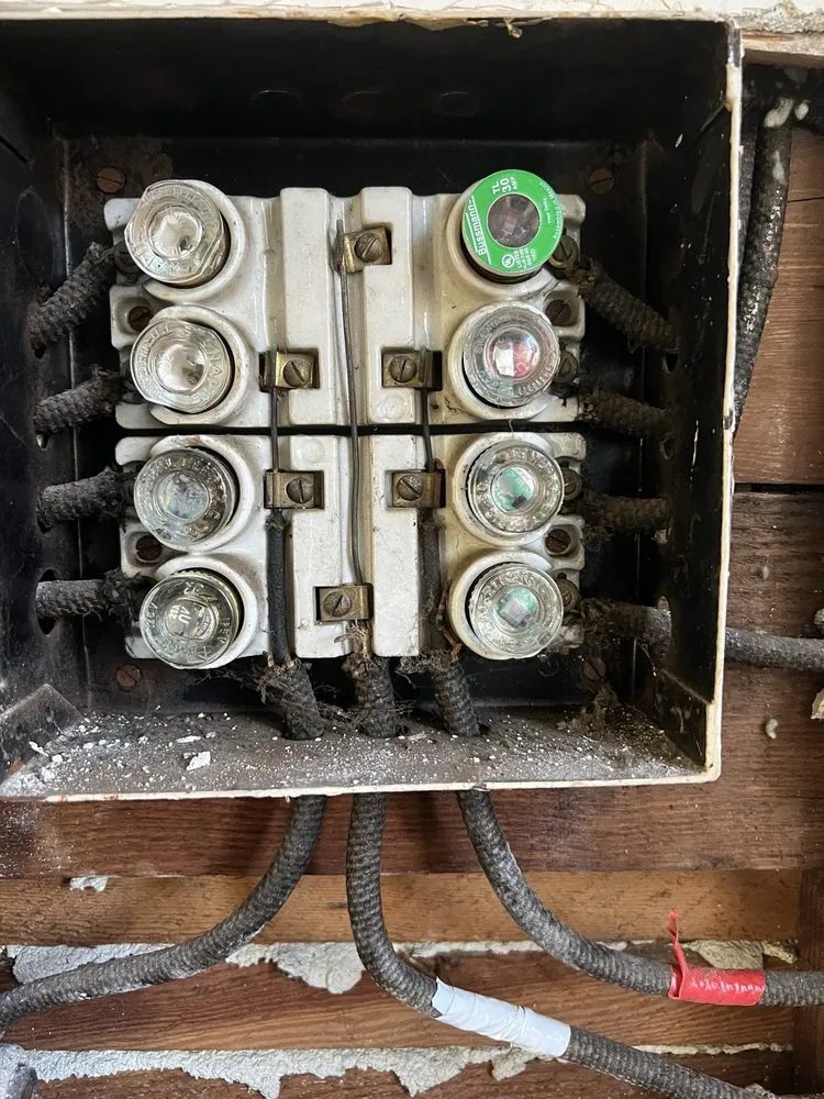 Slide of Teo Silva Electric