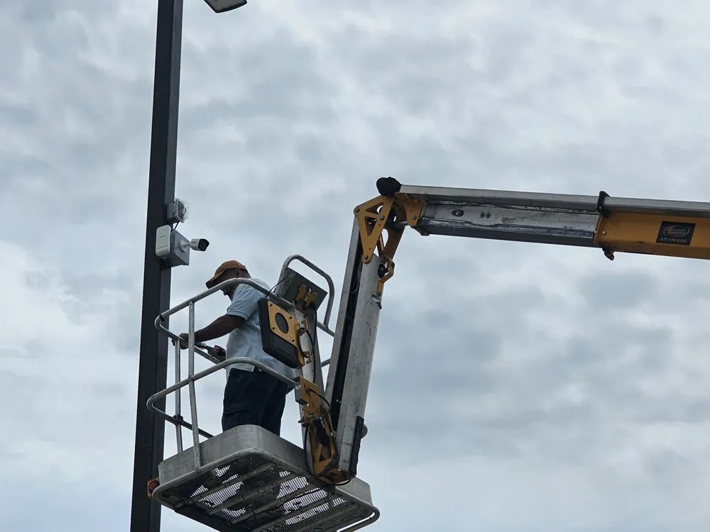 Professional electrician providing electrical repair in ,