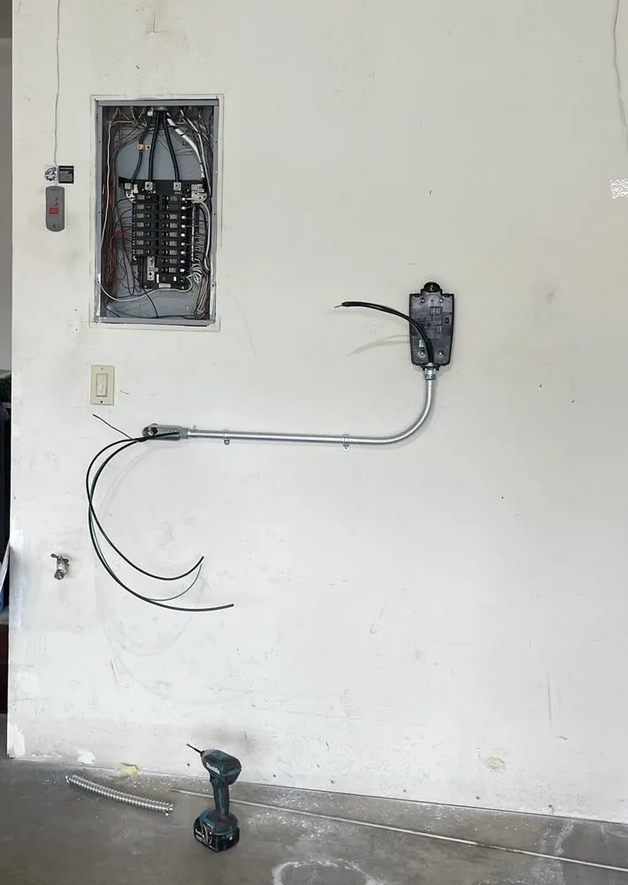 Reliable electrician providing wiring installation in , 