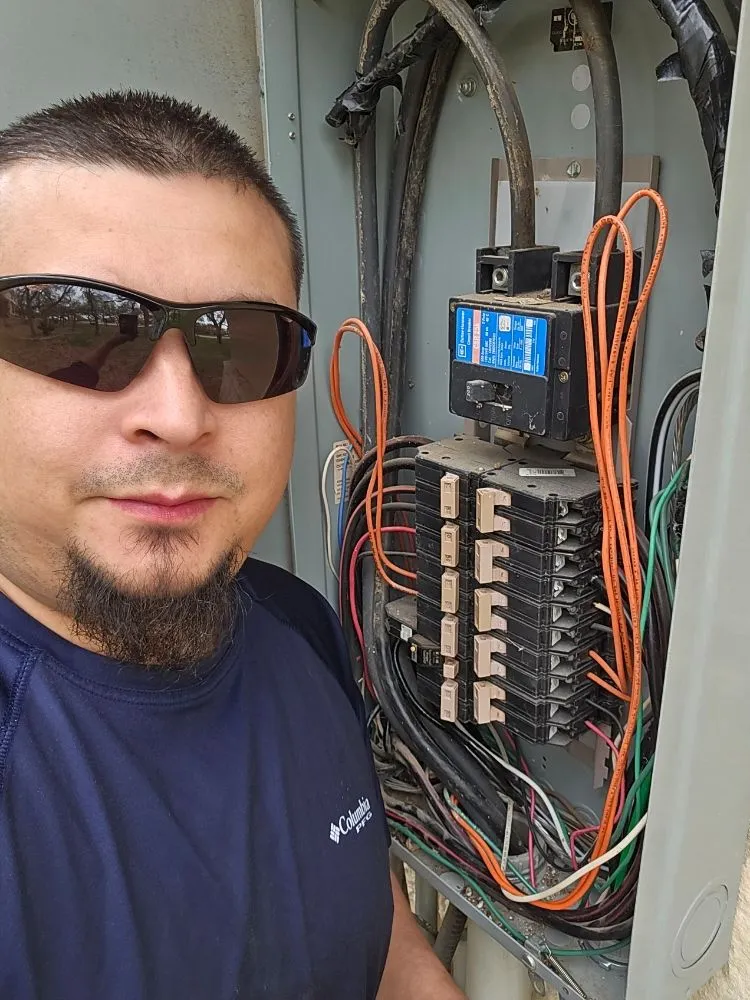 Reliable emergency electrical service experts serving ,  - Texas Boy Lighting & Electrical