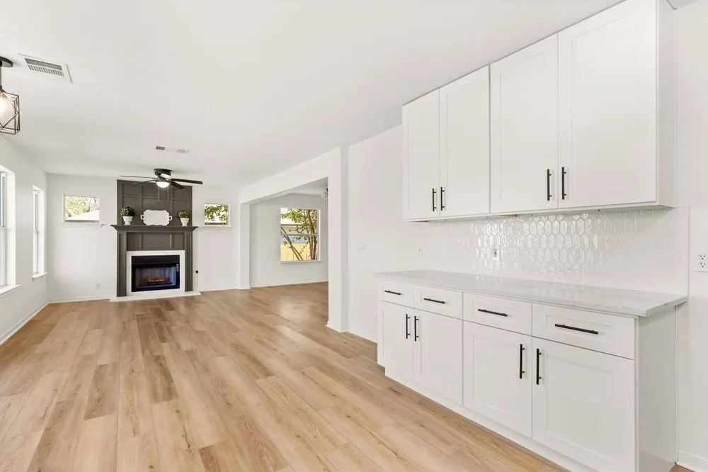 Licensed emergency electrical service service in ,  - Texas Custom Homes And Renovations