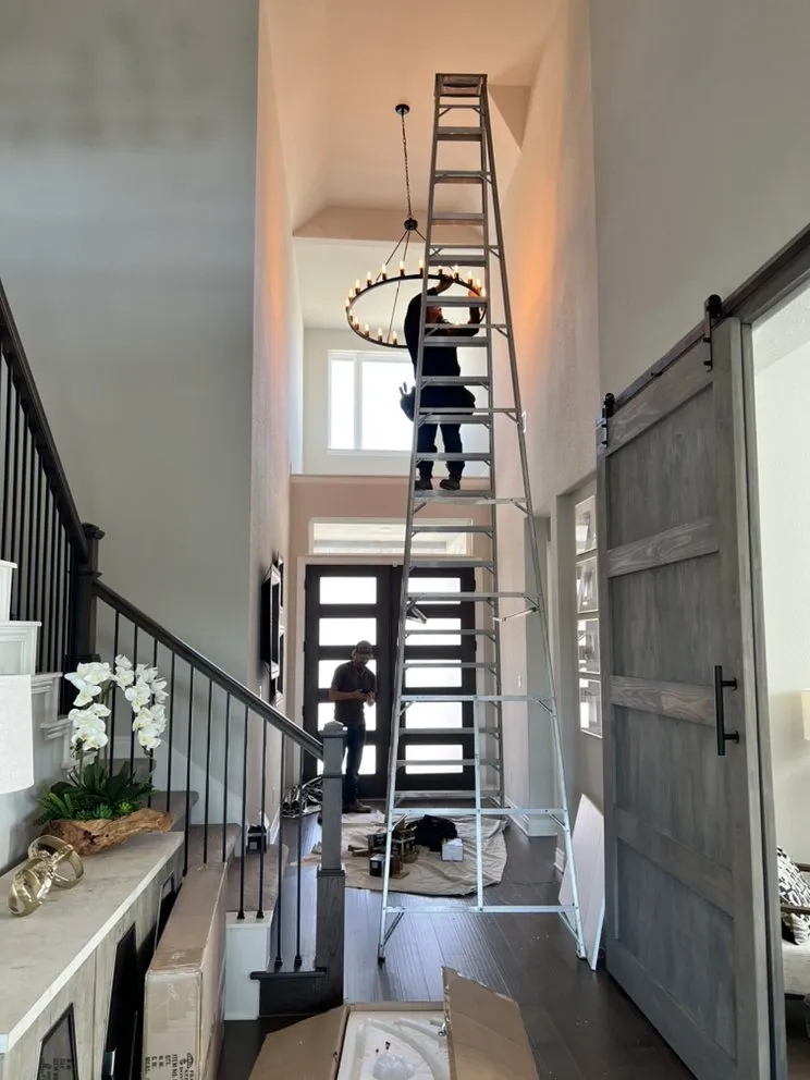 Emergency electrician providing circuit breaker repair in Spicewood, TX - Texas Platinum Electrical Services